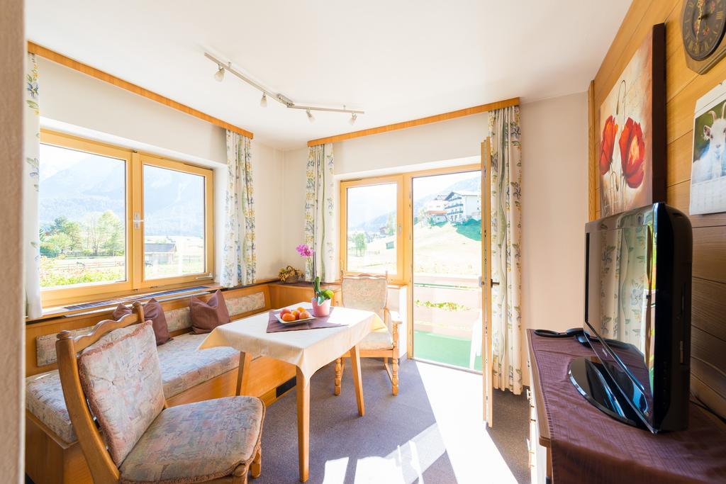 Haus Enzian Daire Lermoos Oda fotoğraf