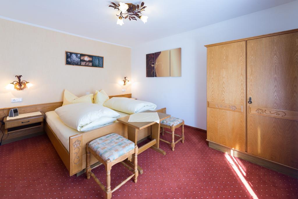 Haus Enzian Daire Lermoos Oda fotoğraf