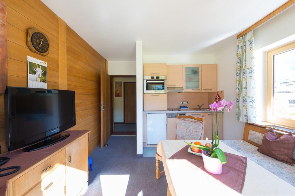 Haus Enzian Daire Lermoos Oda fotoğraf